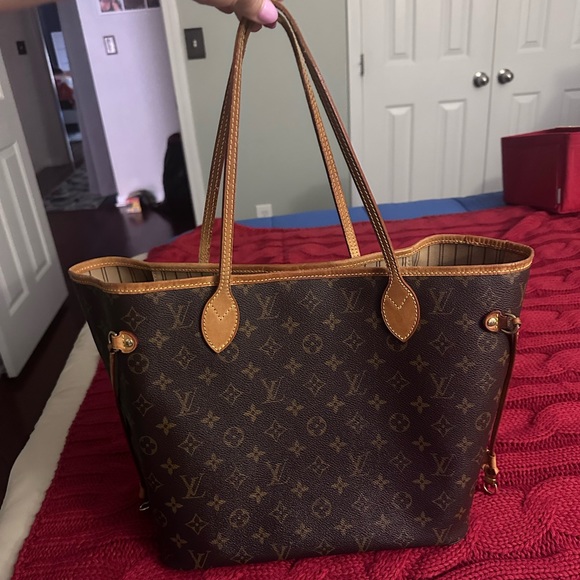 Louis Vuitton Handbags - Auth Louis Vuitton Monogram Canvas Neverfull MM Tote Bag w/COA!
